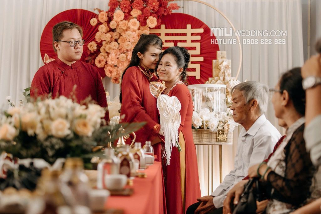 trang trí bàn gia tiên